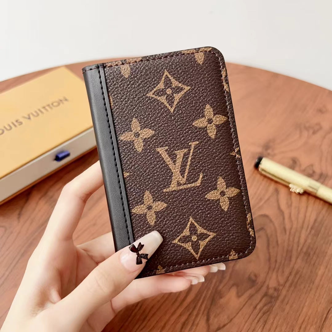 Elegáns LV kockás és monogram pénztárcák