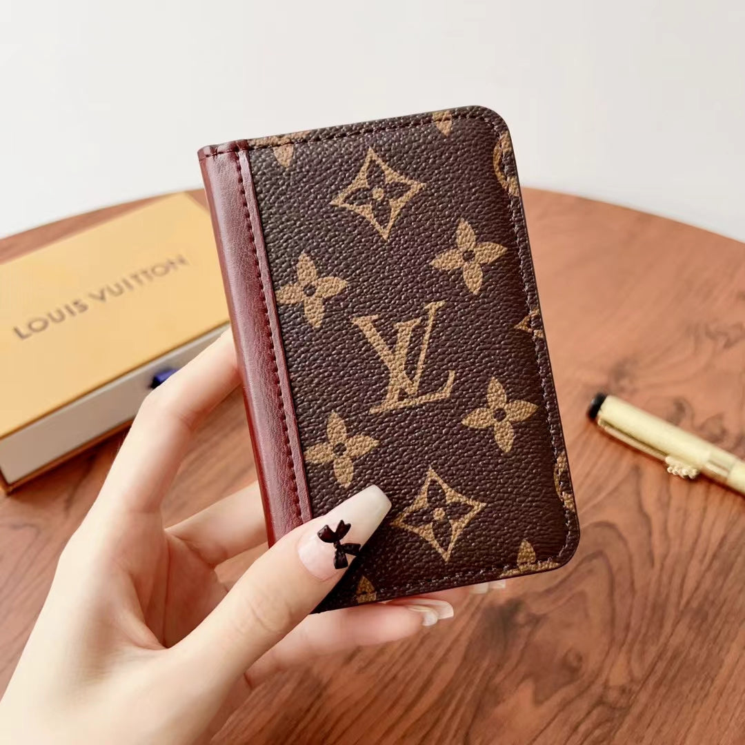 Elegáns LV kockás és monogram pénztárcák
