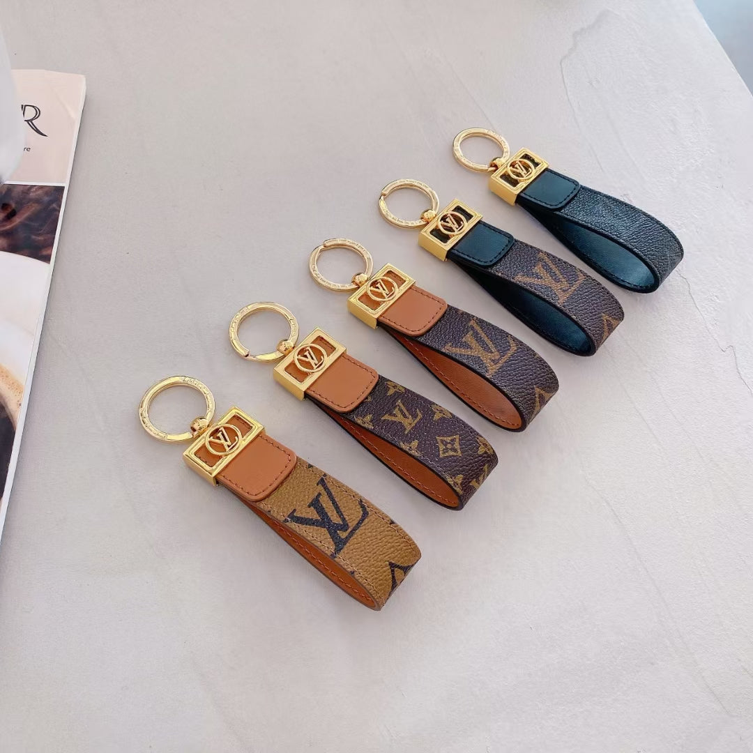 Luksus LV Monogram Keychain med elegant guld accent