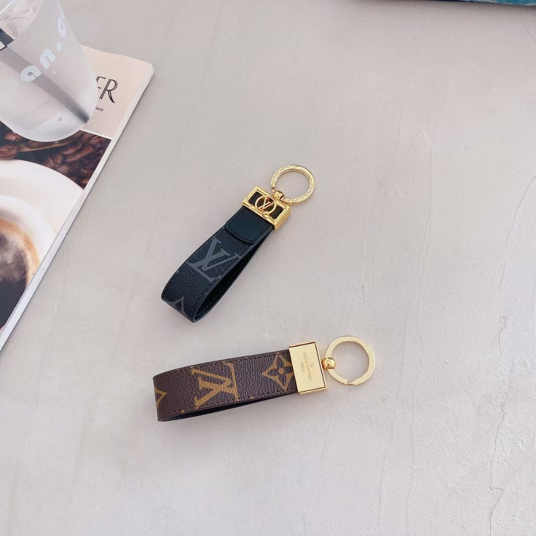 Luksus LV Monogram Keychain med elegant guld accent