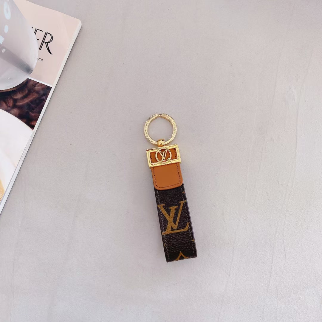 Luksus LV Monogram Keychain med elegant guld accent
