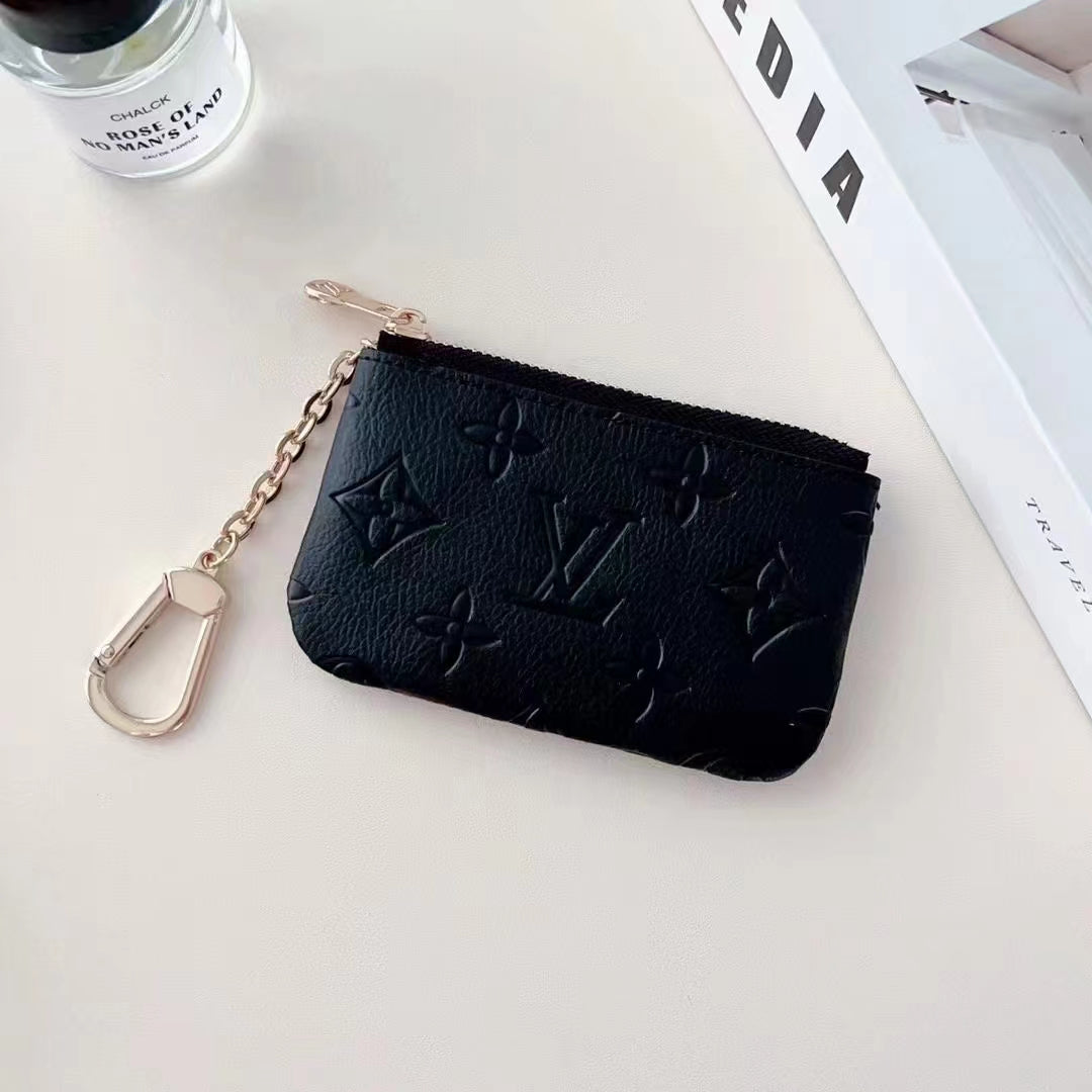 カラフルなLVにインスパイアされたエンボス加工されたコインポーチコレクションがチェーンクリップ付き