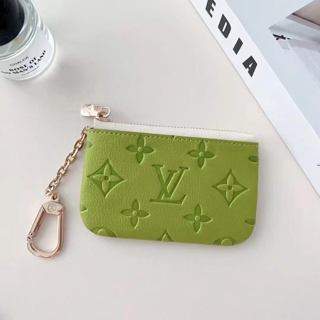 カラフルなLVにインスパイアされたエンボス加工されたコインポーチコレクションがチェーンクリップ付き