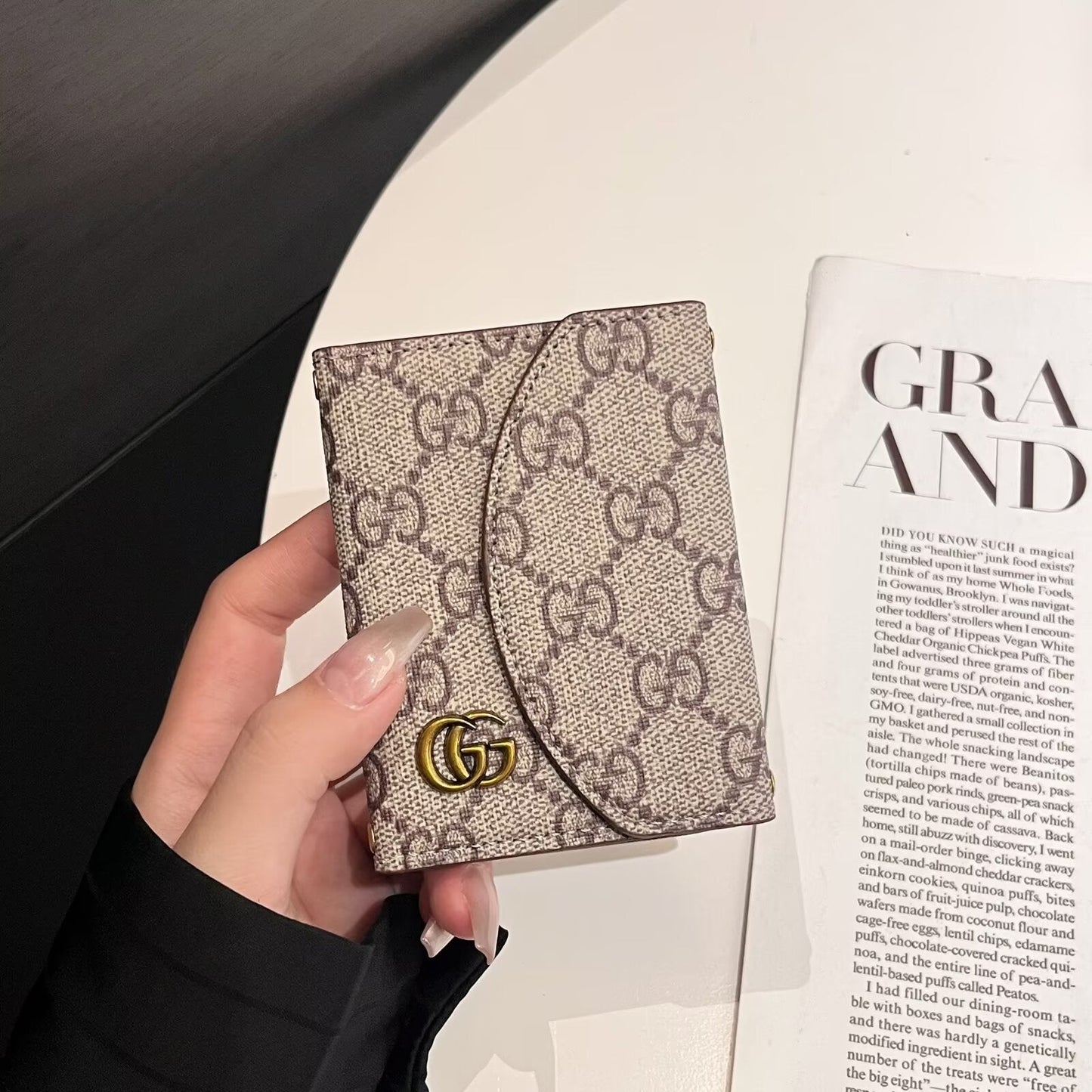 Ylellinen LV- ja GG-inspiroima monogrammi-kompakti lompakkokokoelma