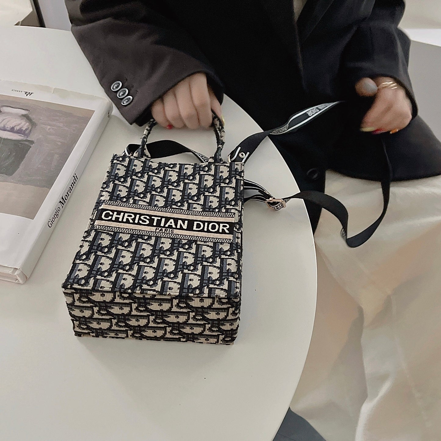 Klasický tote taška s popruhem Crossbody