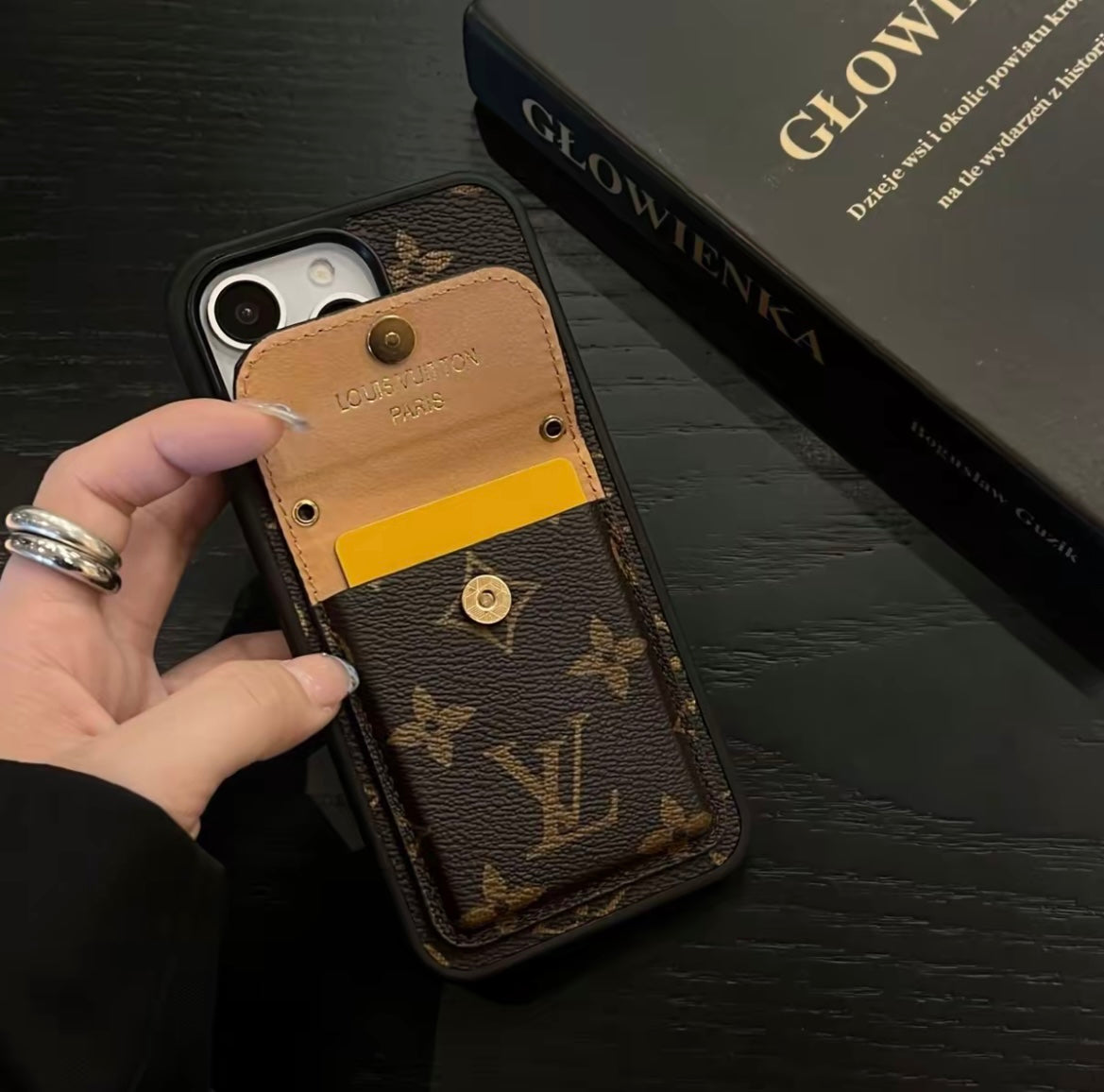 ✨ Esto es más que una funda de teléfono: es una declaración de moda ✨