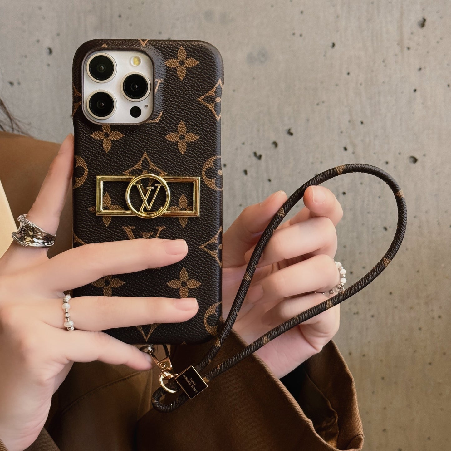 Custodia per iPhone della catena del supporto per la carta Lou