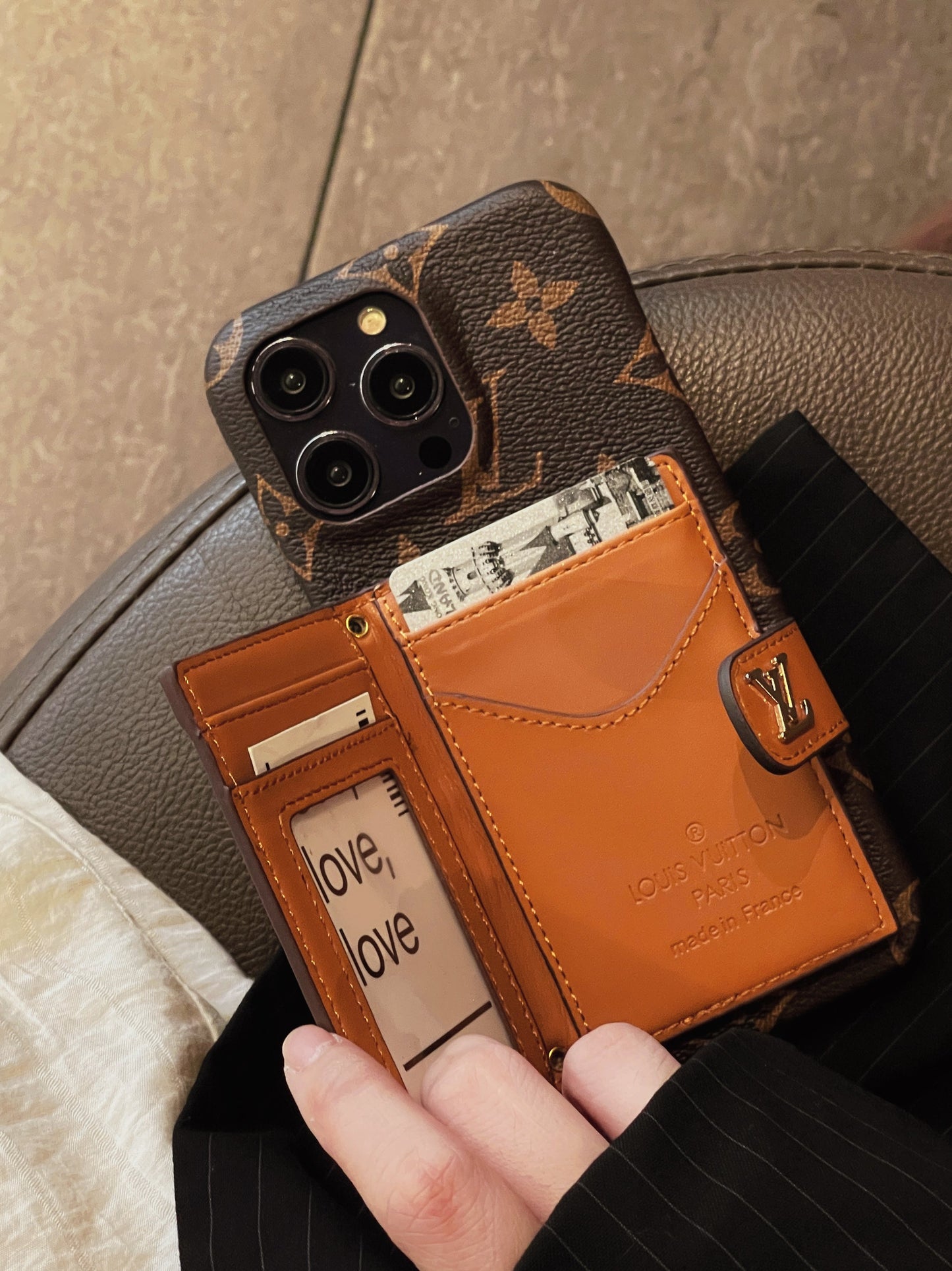 Custodia per iPhone della catena del supporto per la carta Lou