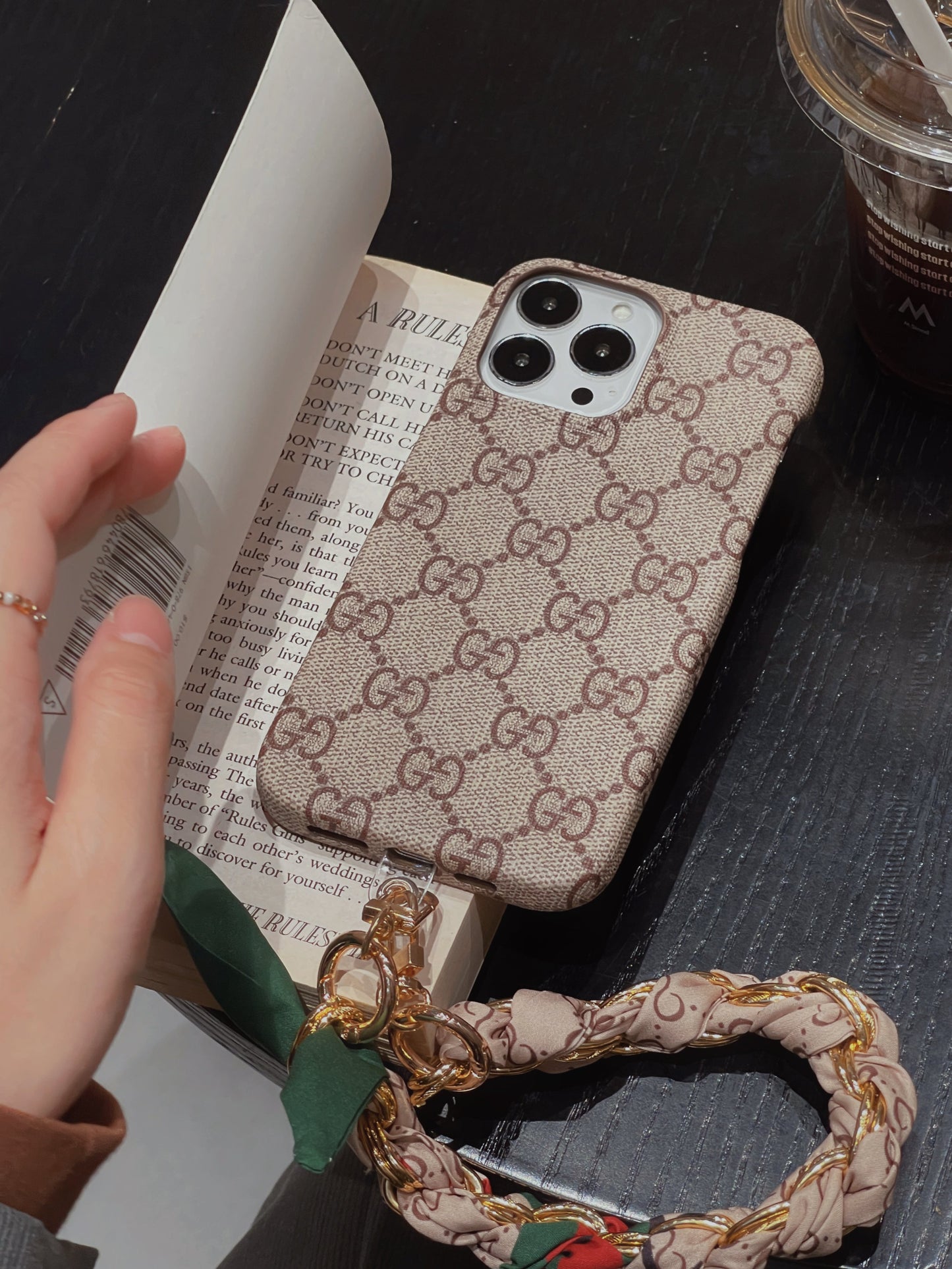 Custodia per iPhone del braccialetto di seta Lou