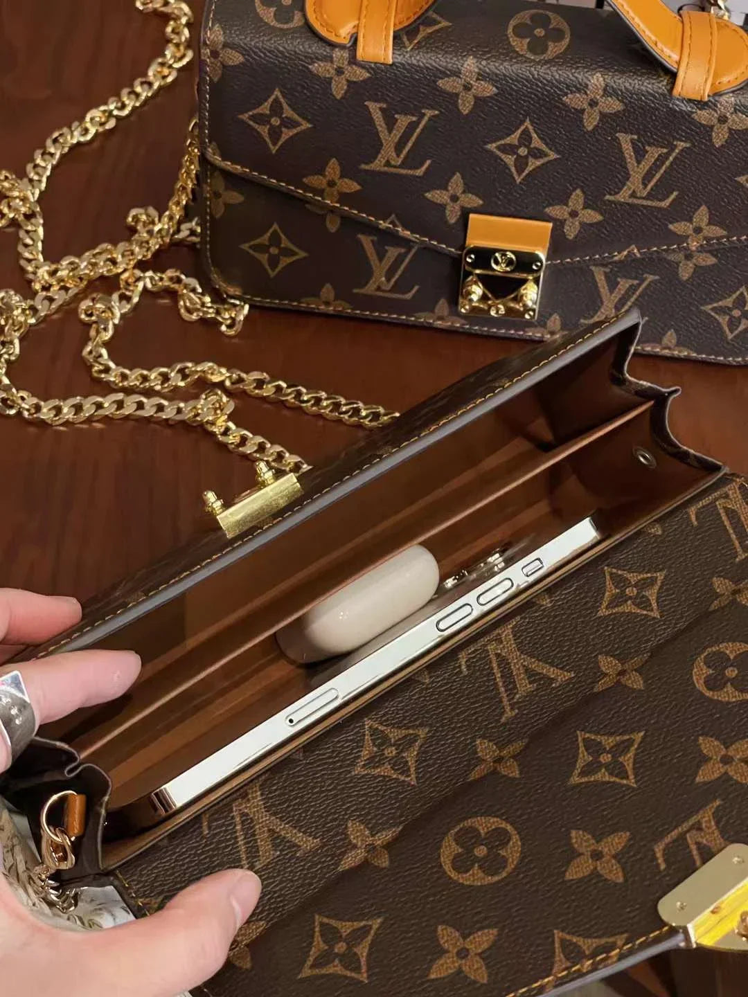 Monogramový plátnový taška ruka držela mobilní telefon s řetězem Crossbody