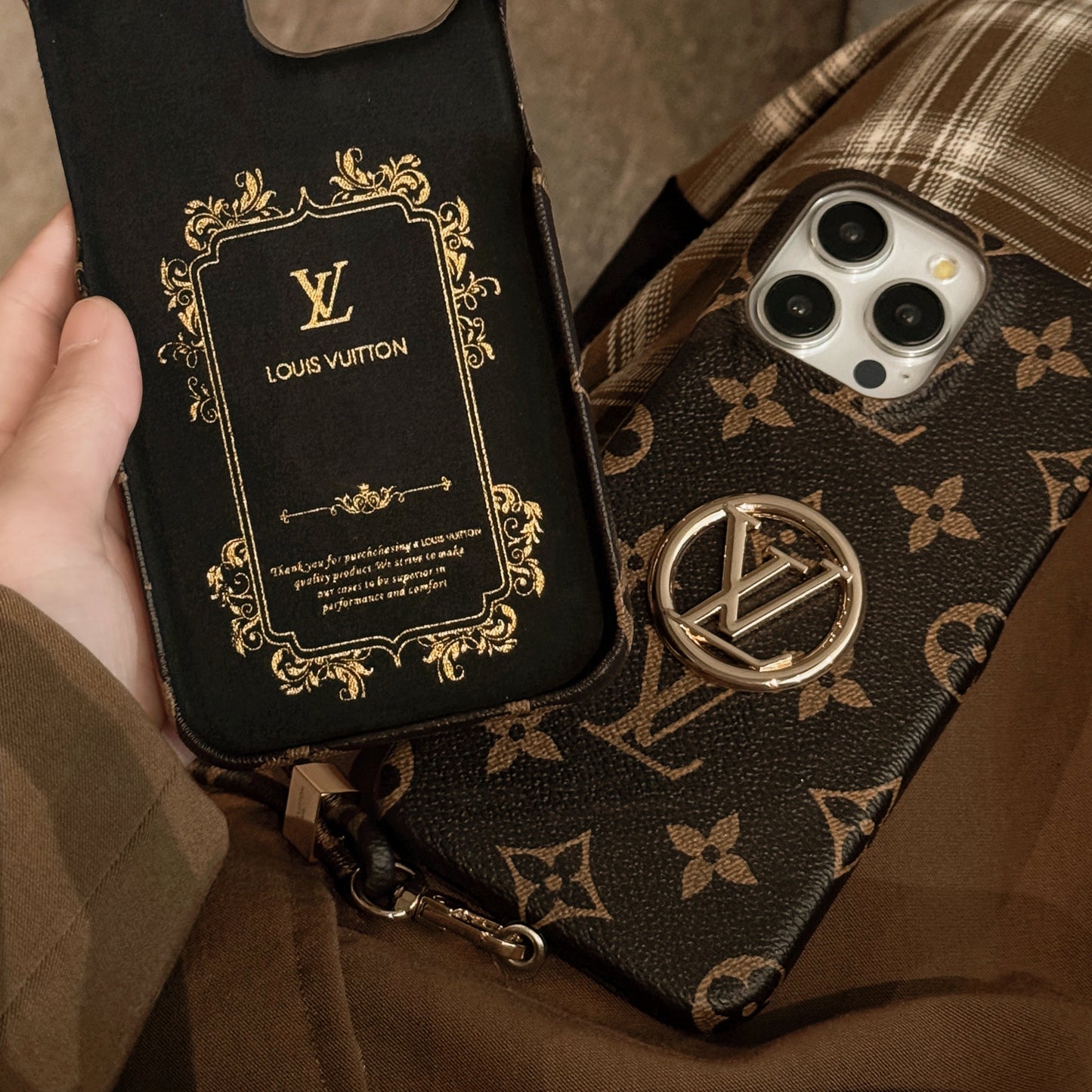 Custodia per iPhone della catena del supporto per la carta Lou