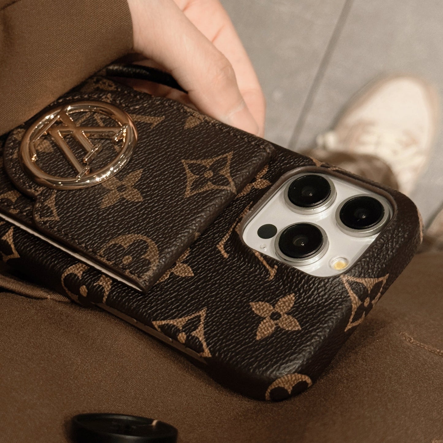 Custodia per iPhone della catena del supporto per la carta Lou