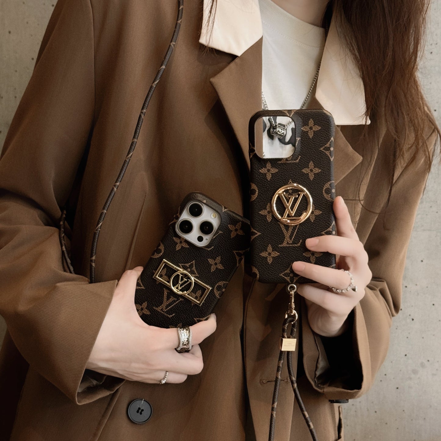 Custodia per iPhone della catena del supporto per la carta Lou