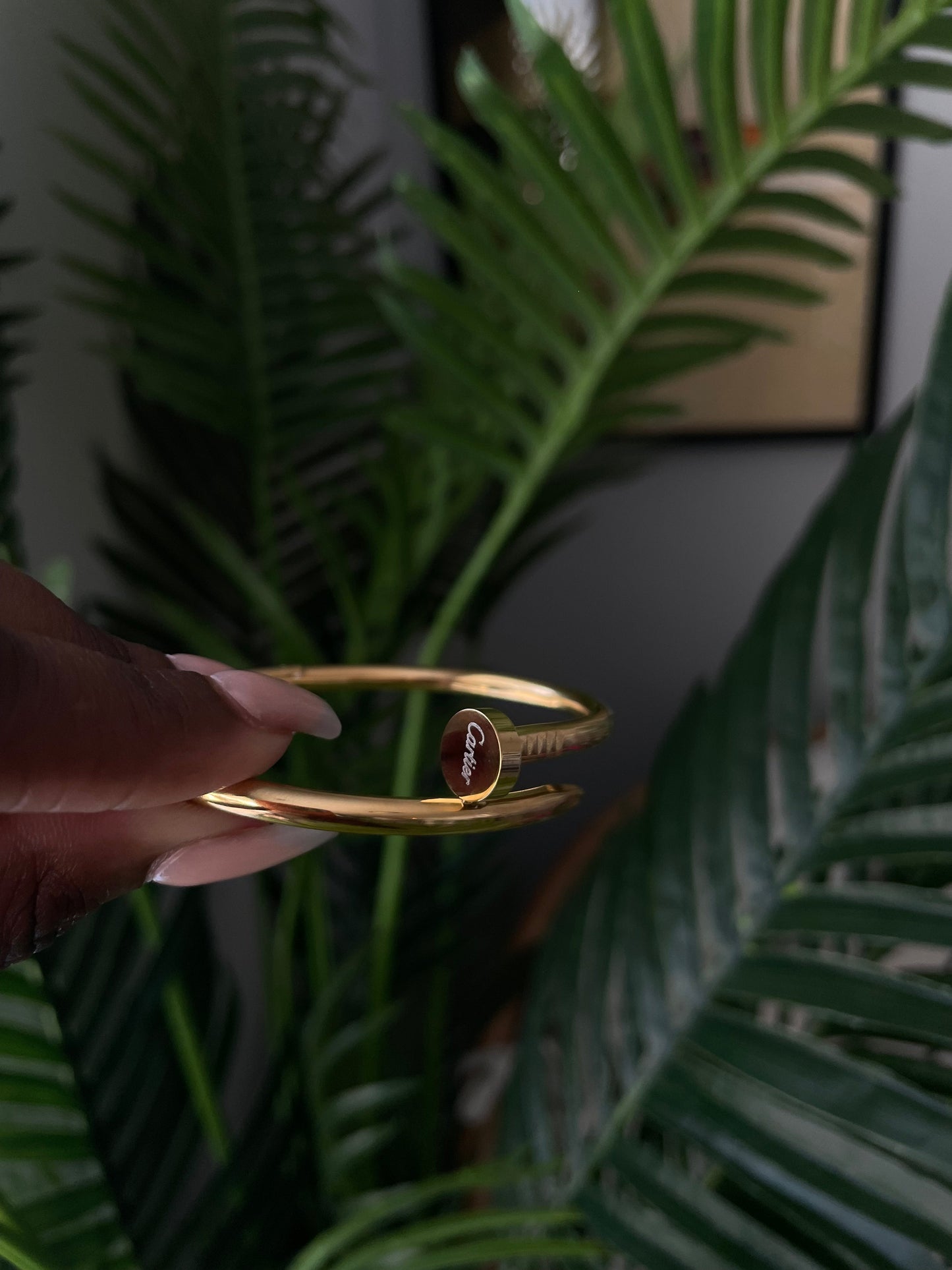 Originales goldenes Nagelarmband