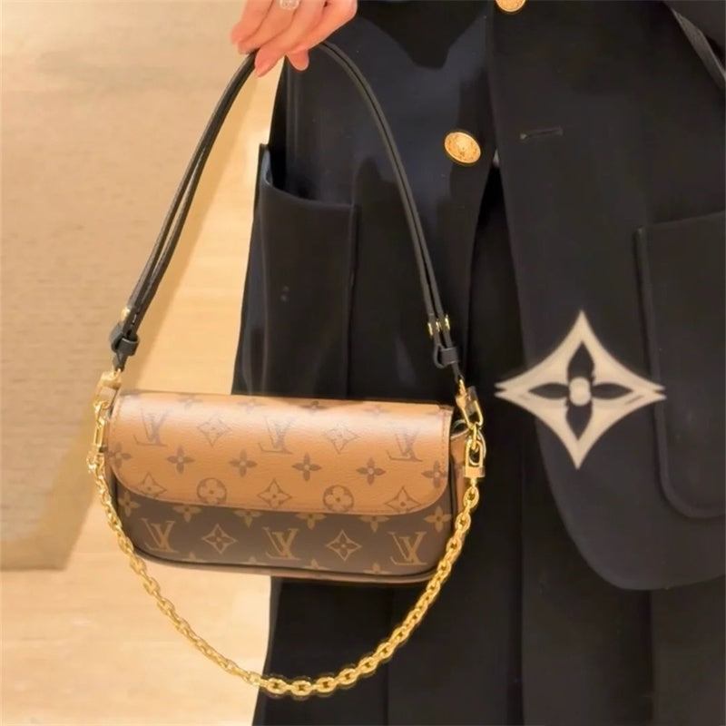 Elegant Luxury genuine leather crossbody bag With chain