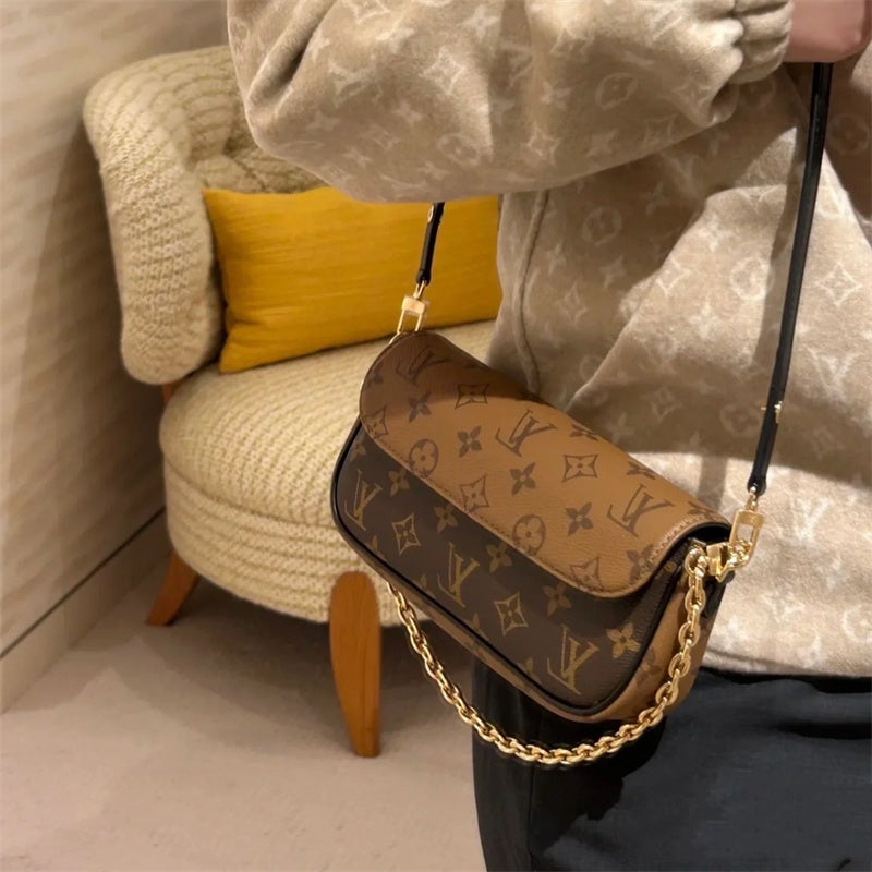 Elegant Luxury genuine leather crossbody bag With chain