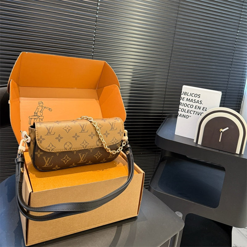 Elegant Luxury genuine leather crossbody bag With chain