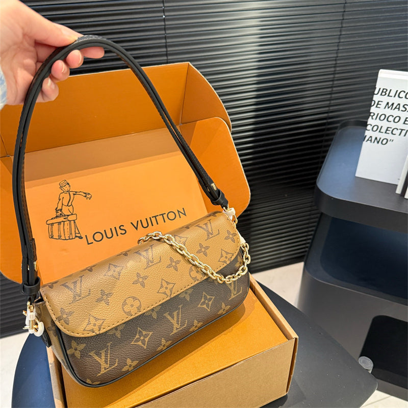Elegant Luxury genuine leather crossbody bag With chain