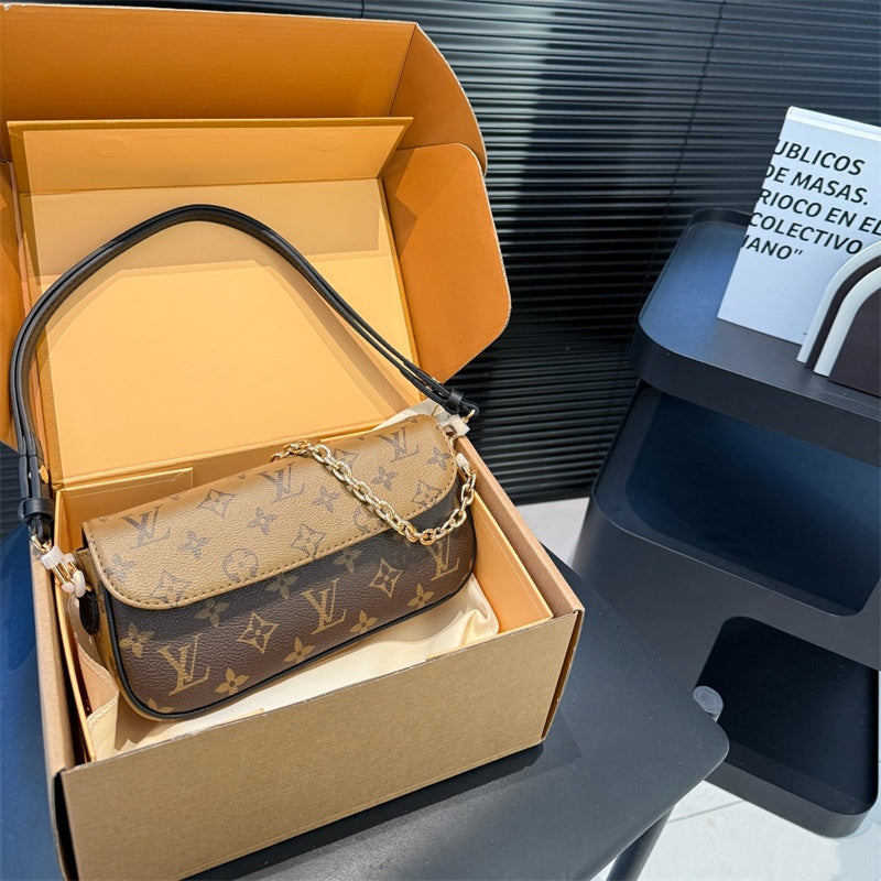 Elegant Luxury genuine leather crossbody bag With chain
