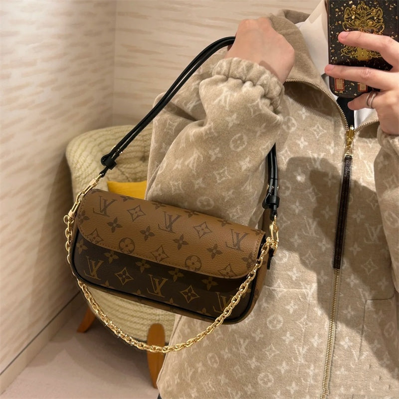 Elegant Luxury genuine leather crossbody bag With chain