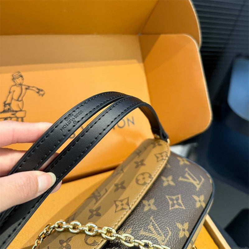 Elegant Luxury genuine leather crossbody bag With chain