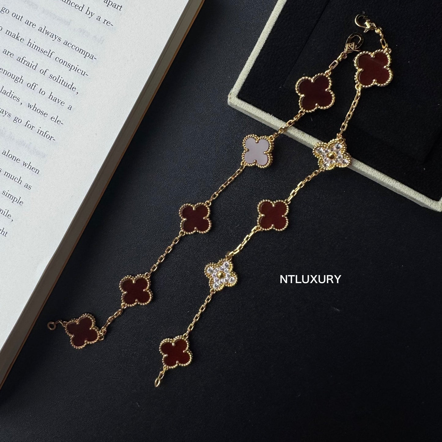 Shell Girl & Shining Leaves Bracelet (Red)