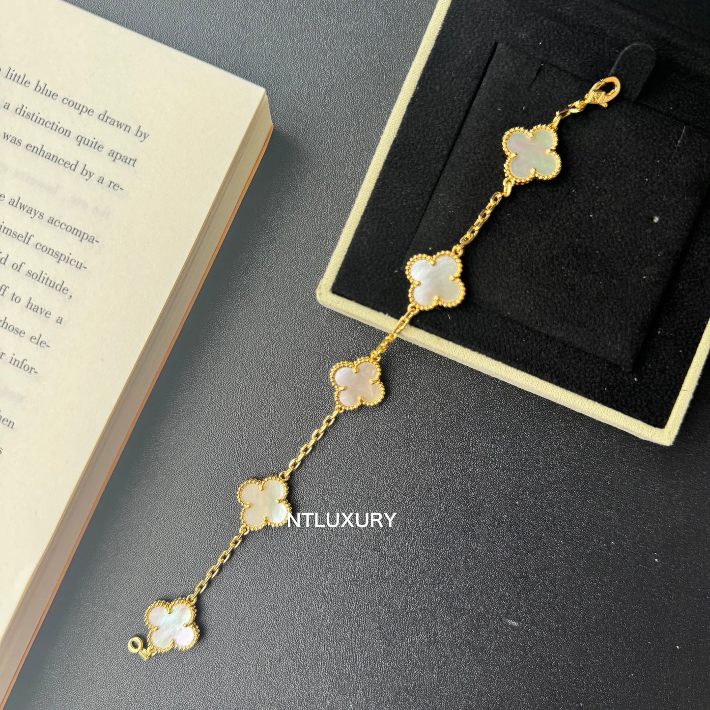 Shell Girl & Shining Leaves Bracelet (White)