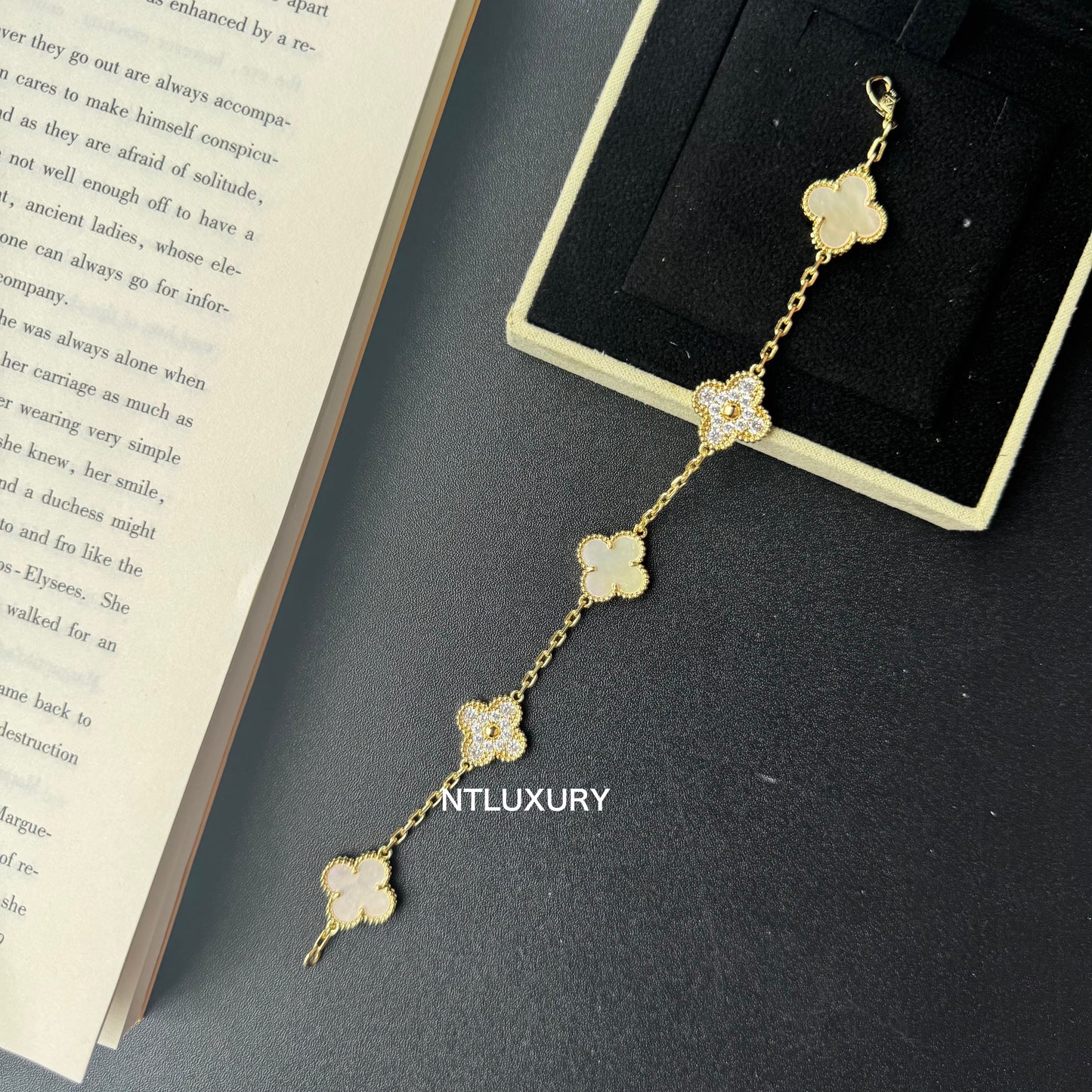Shell Girl & Shining Leaves Bracelet (White)
