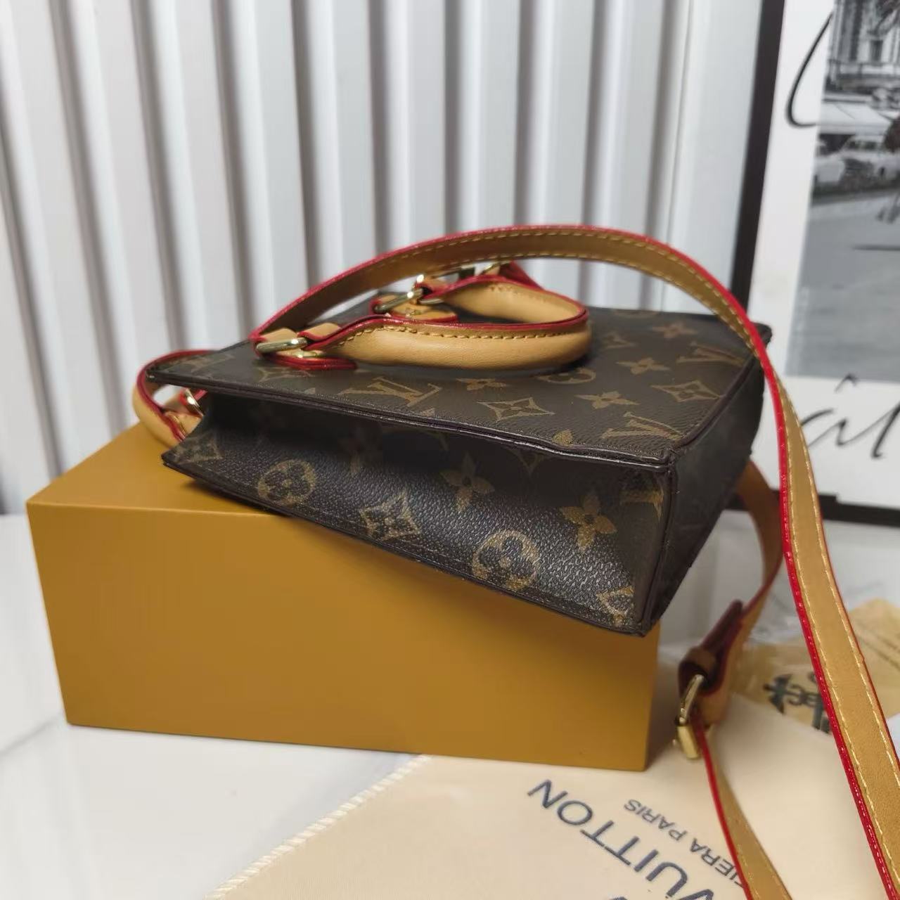 Klasický tote taška s popruhem Crossbody
