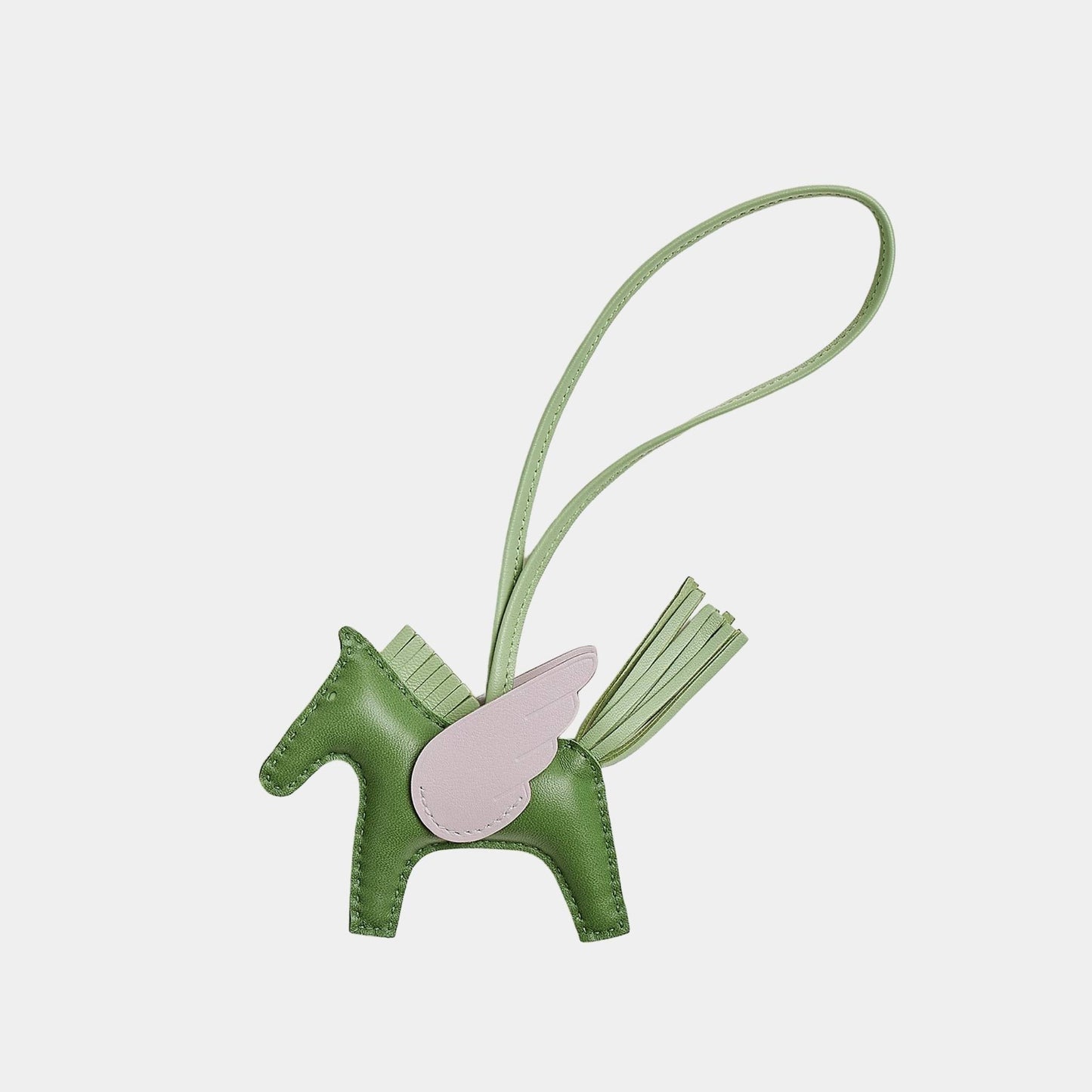 T-H-E Flying Pony Key وسحر الحقيبة