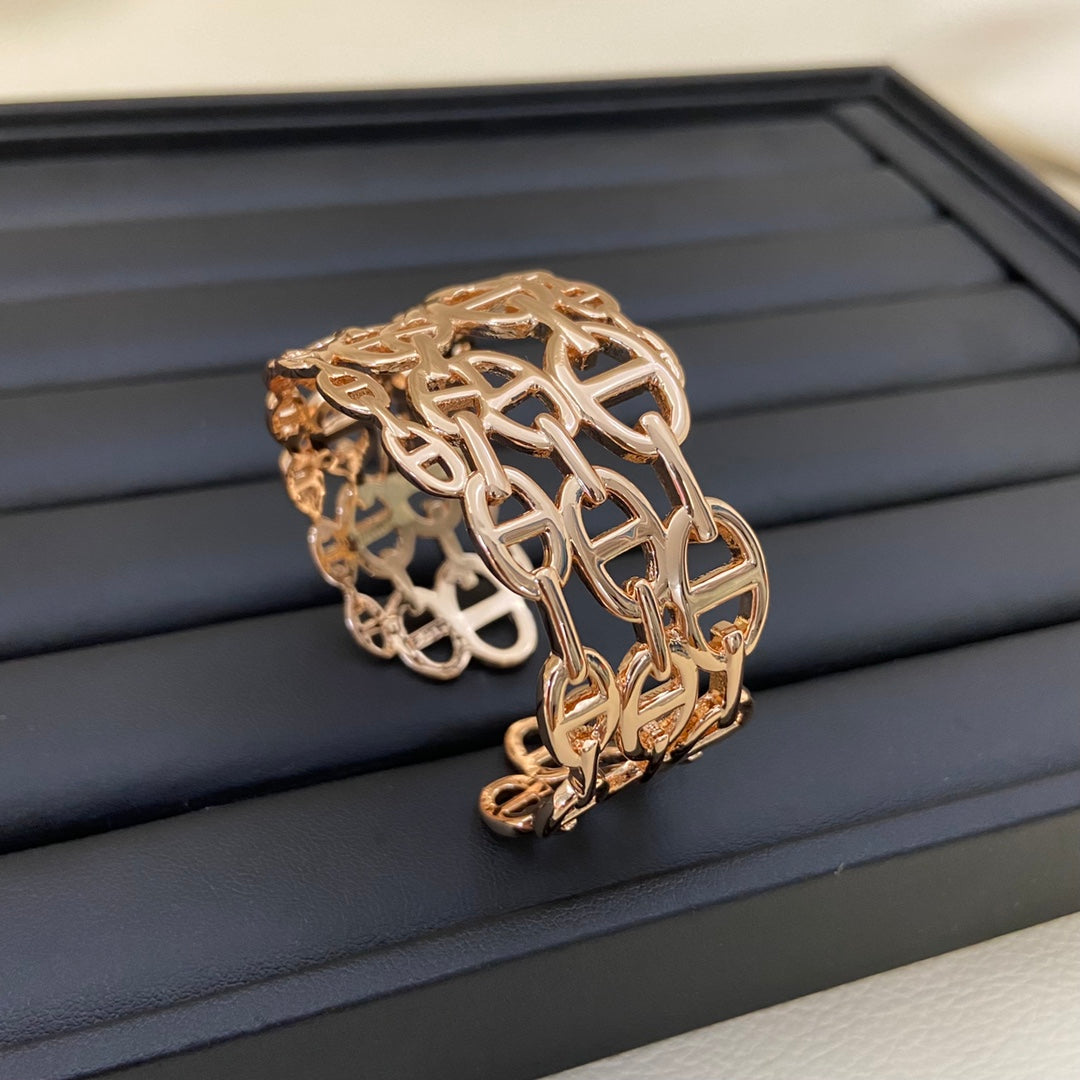 Pig Nose Openwork Bracelet & Rings