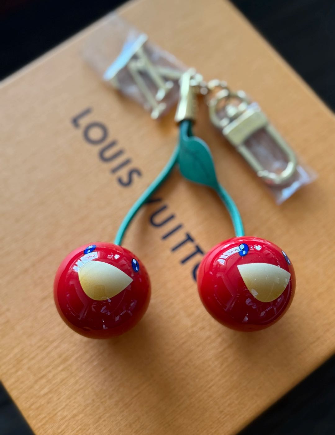 🌟 L-Kirsch-Schlüsselanhänger: Süß + Luxus, alles in einem 🍒✨