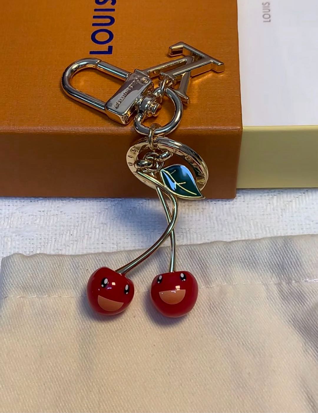 🌟 L-Kirsch-Schlüsselanhänger: Süß + Luxus, alles in einem 🍒✨