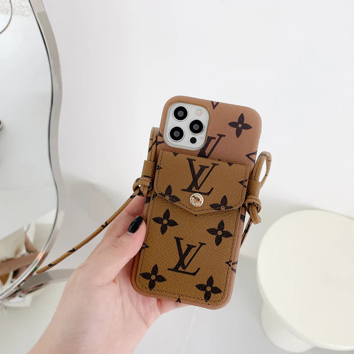 Il lusso incontra l'utilità: custodia per iPhone alla moda con tasca