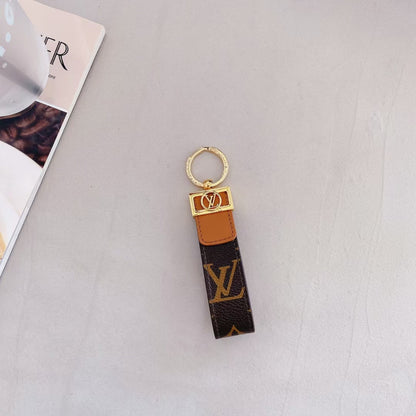Luxusní klíčenka monogramu LV s elegantním zlatým přízvukem