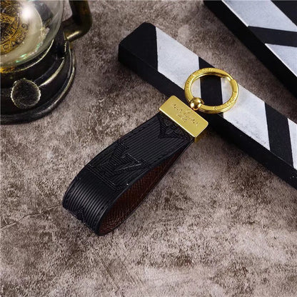 Luksus LV Monogram Keychain Collection - Levende farver med elegant guldhardware