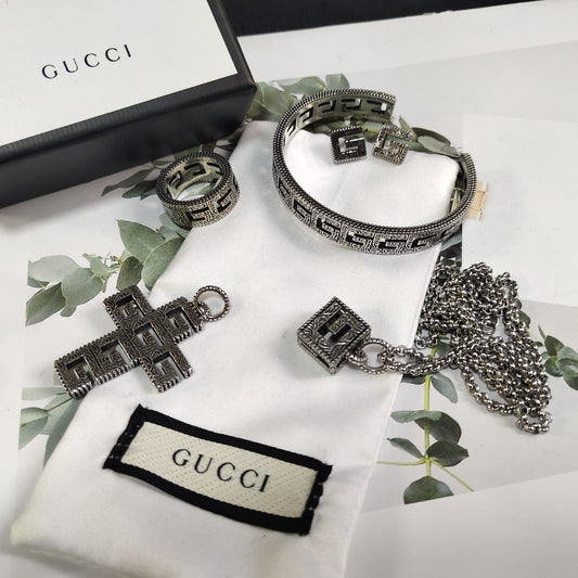 Vintage Good Earrings & Necklace & Bracelet & Ring