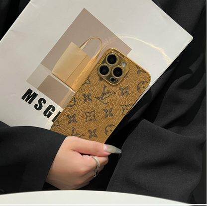Custodia per iPhone Monogramma Lou Classic con bordi oro elettroplati
