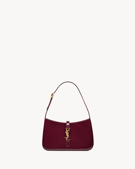 Svatý Laurent Le 5 à 7 Patent Leather Hobo - Burgundská elegance