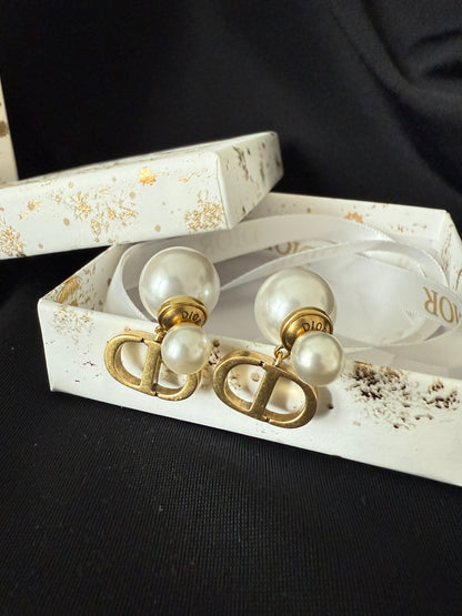 CD -logo Pearl Stud øreringer