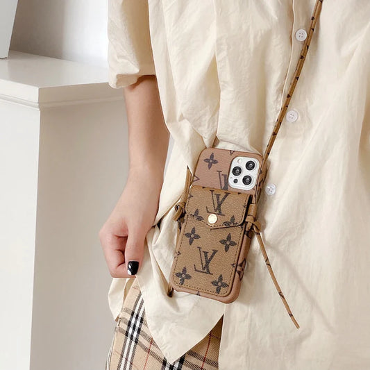 Il lusso incontra l'utilità: custodia per iPhone alla moda con tasca